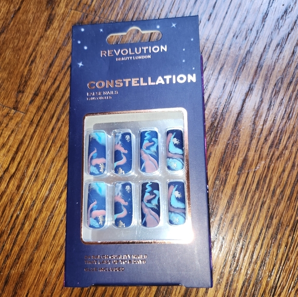 Makeup Revolution Constellation False Nails - Picture 6 of 6